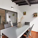 Flat 2 Bedrooms Cunha アパート *