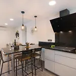 Flat 2 Bedrooms Cunha *